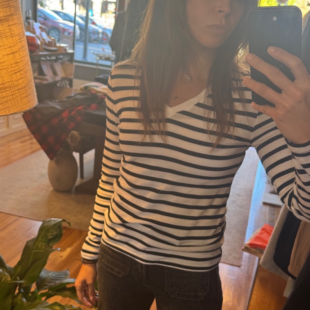 GAP Black and White Striped Long Sleeve V-Neck Top